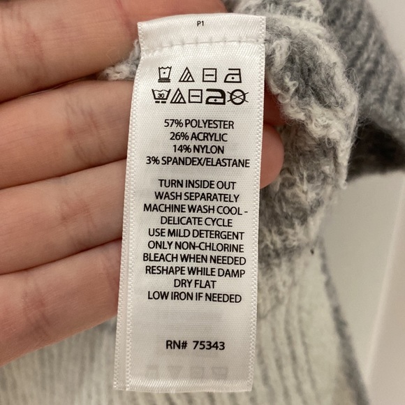 NWT Cupcakes & Cashmere Snowflake Turtleneck - Picture 7 of 11